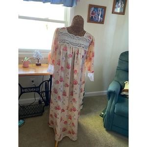 Vintage Christian Dior floral nightgown . Medium